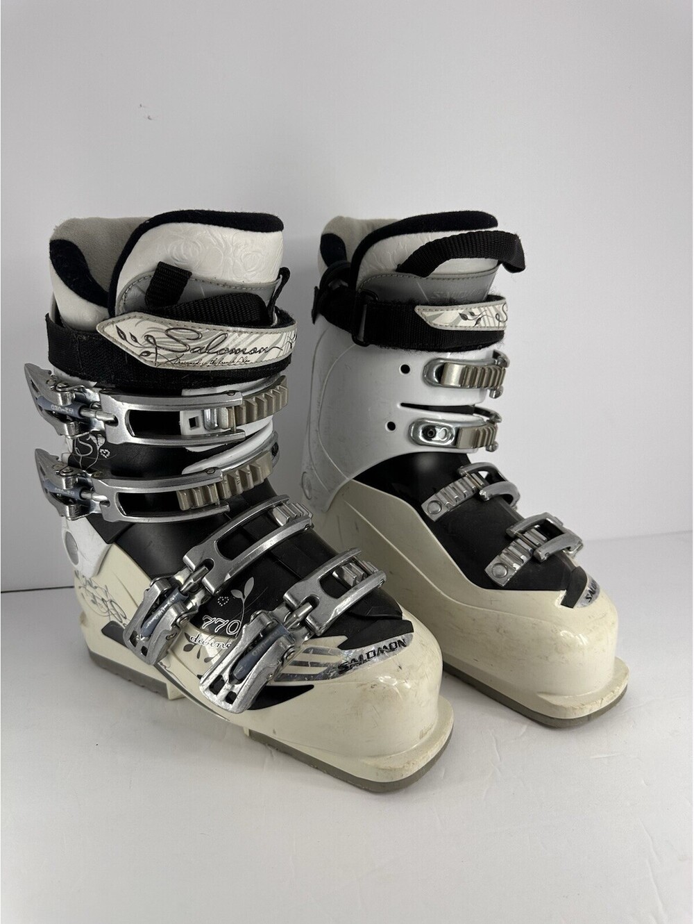 SALOMON womens GT DIVINE 700 Ski Boots Size 23.5